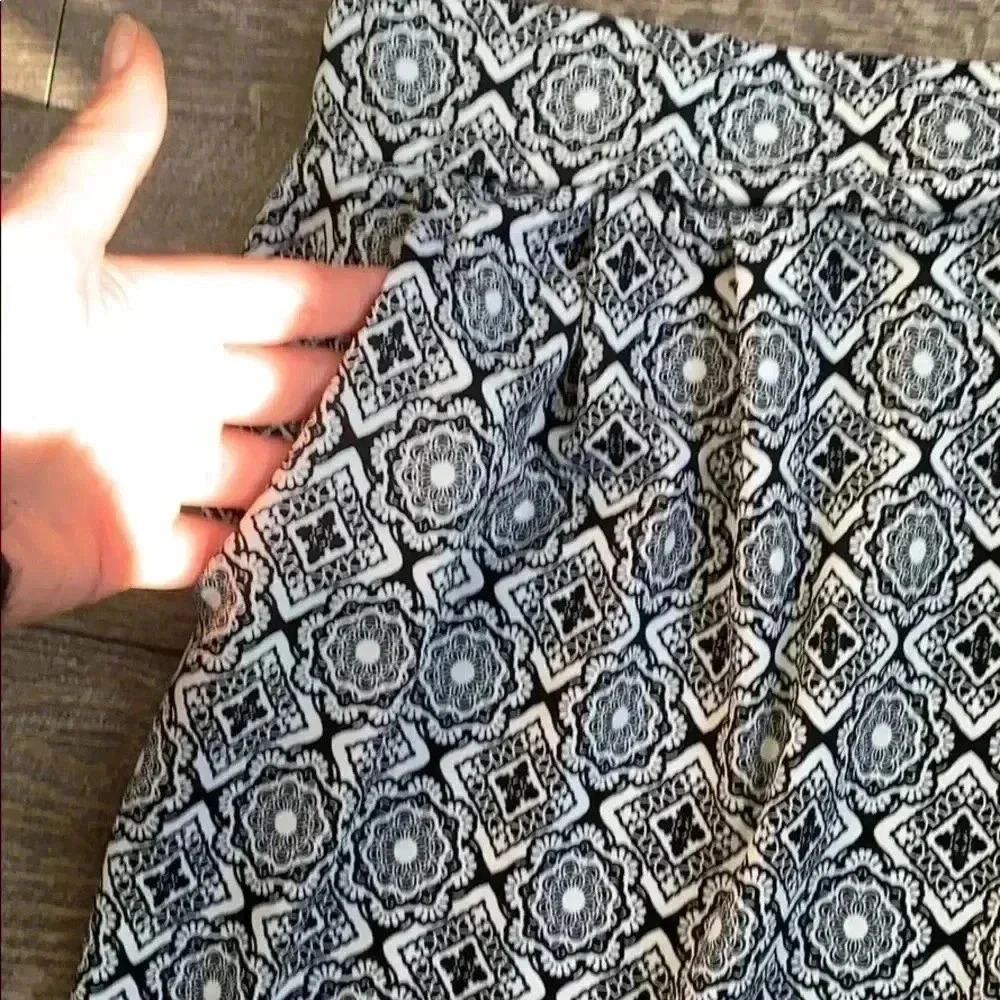 B Design Patterned Pants Womens (L) - Picture 2 of 3